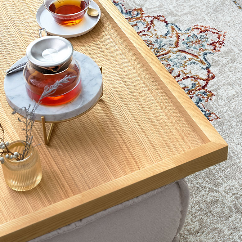 美しい木目と優しい色味が魅力のアッシュ材を使用