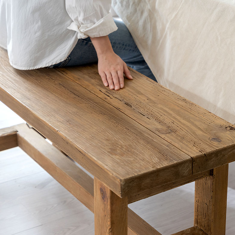 木の質感を最大限惹きたてる、無駄のない実直なスタイル