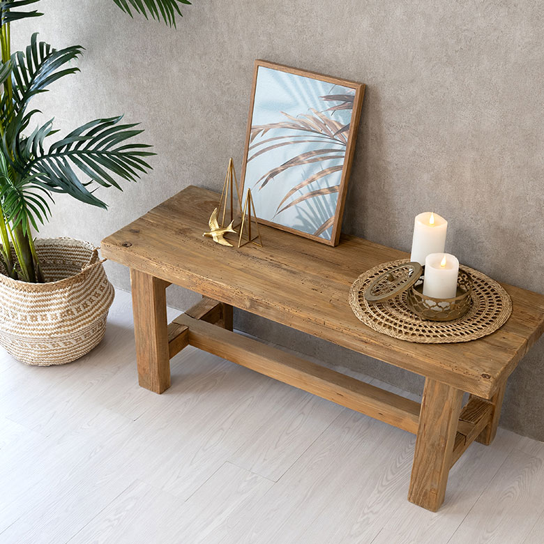 玄関や寝室に置いて、お気に入りの雑貨を飾っても素敵