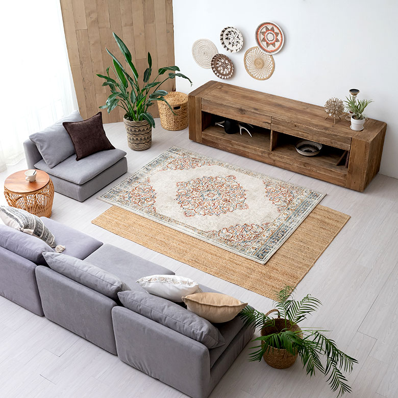 豊かな木の素材感を味わう古材の寄木ローボード