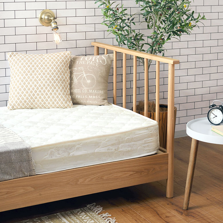 安定感のある硬めの寝心地のボンネルコイルマットレス