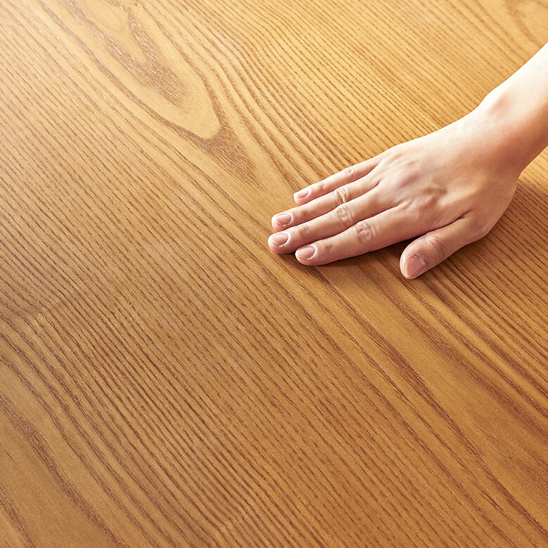 アッシュ材のはっきりとした木目