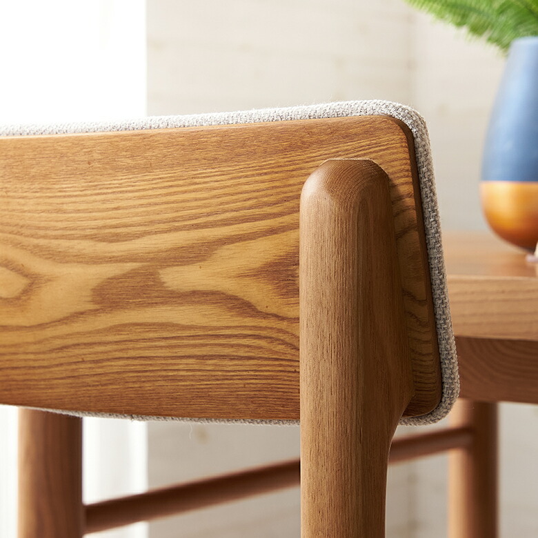 フレームは天然木アッシュ材