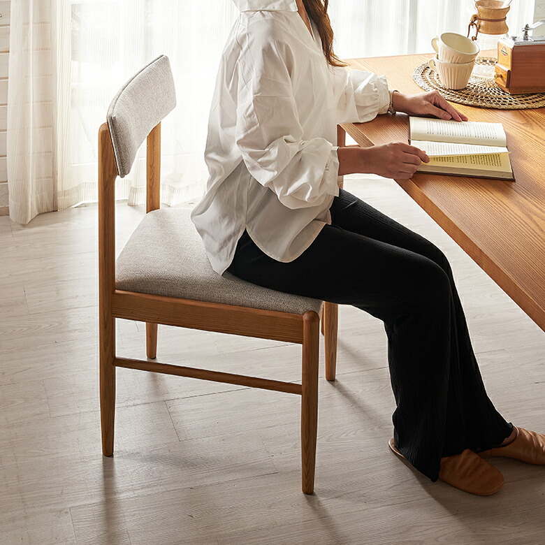 どんなお部屋にも合わせやすい、シンプルさ