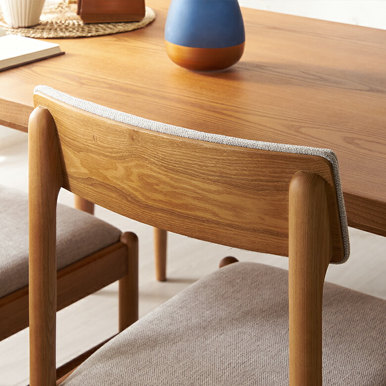 アッシュ材のはっきりとした木目