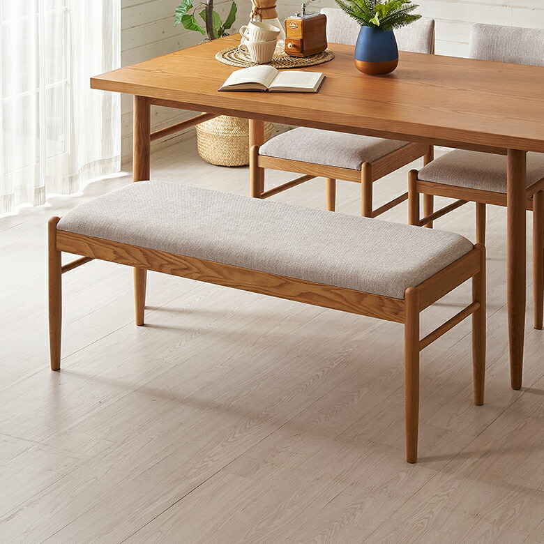 アッシュ材のベンチ