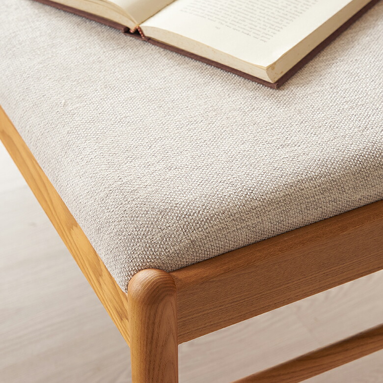 フレームは天然木アッシュ材