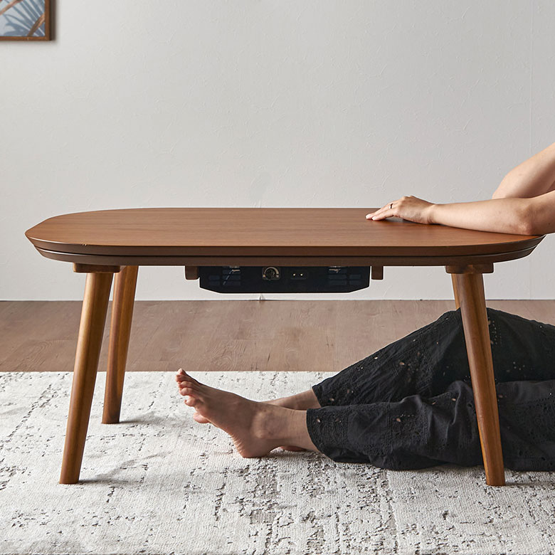 脚を楽に伸ばせるスリムなヒーター