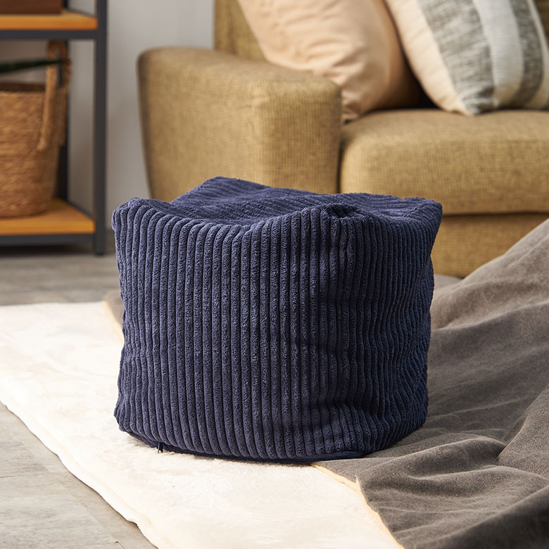 キューブ型のミニビーズクッション