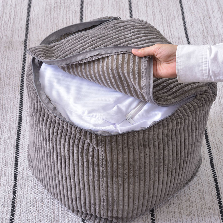 カバーは取り外してドライクリーニングが可能