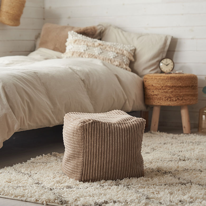 ほっこりとした素材感と、コロンとしたフォルム