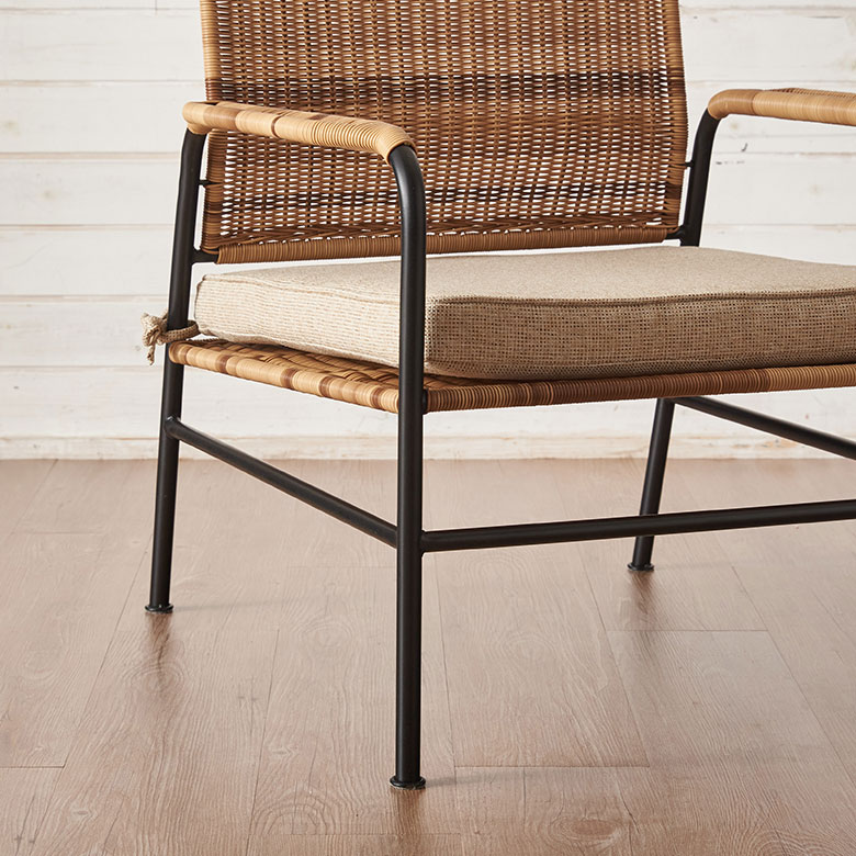 安定感のある、丈夫なスチールフレーム