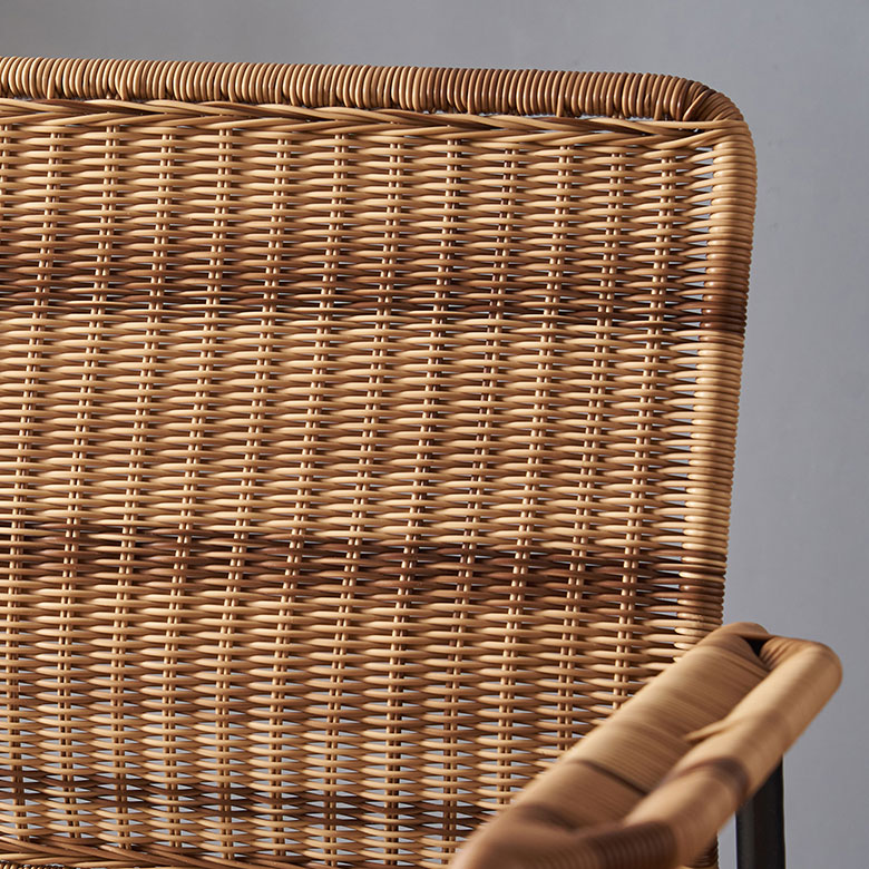 リゾートの雰囲気を演出するラタン調素材