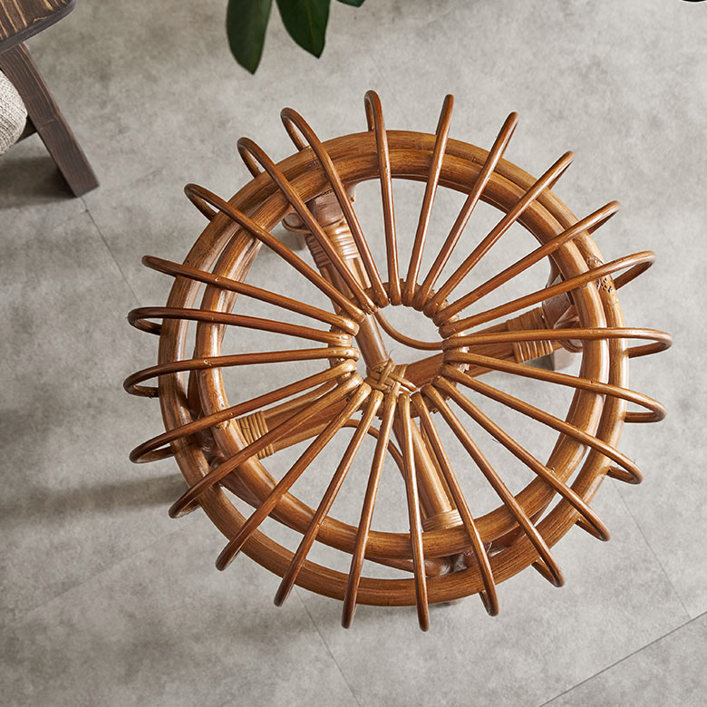 ラタンは天然の優れた調湿機能を持ち、一年中快適