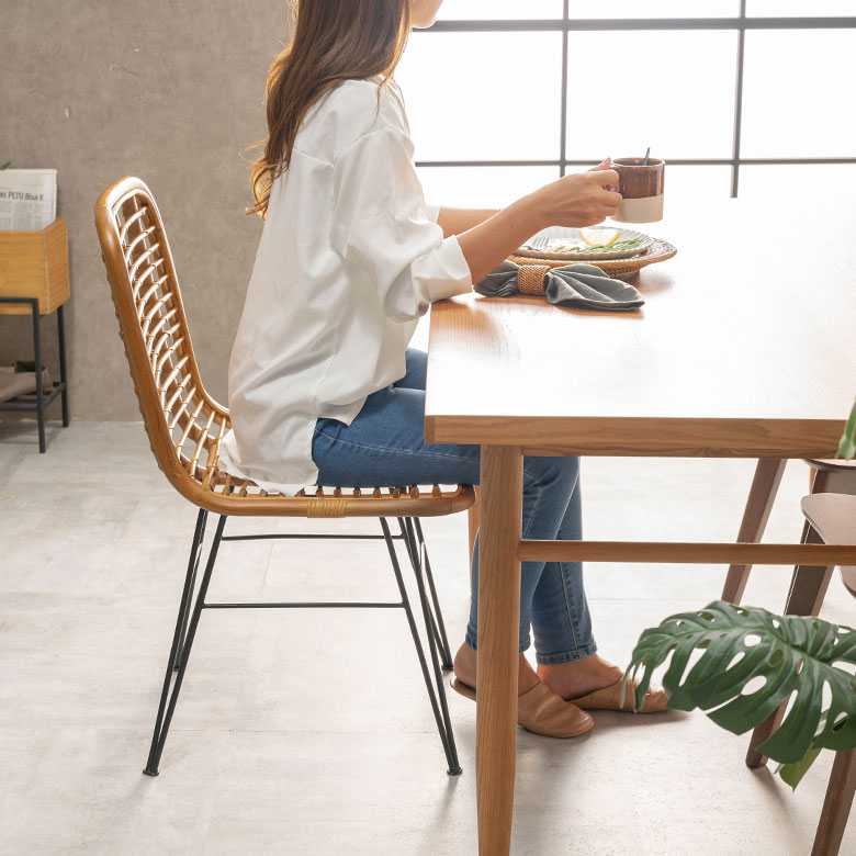 ラタンのダイニングチェア