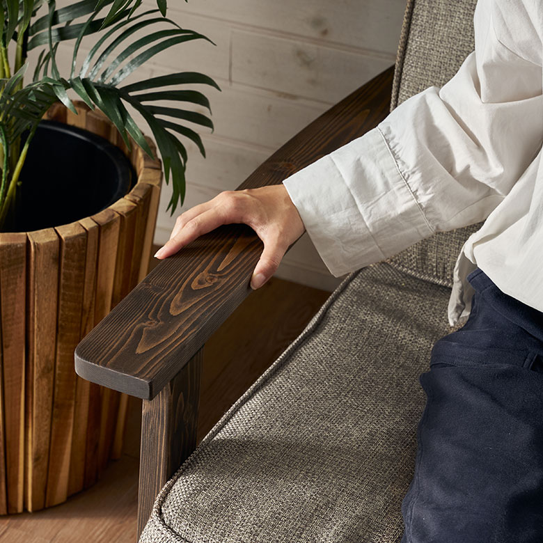 はっきりとした美しい木目のパイン材