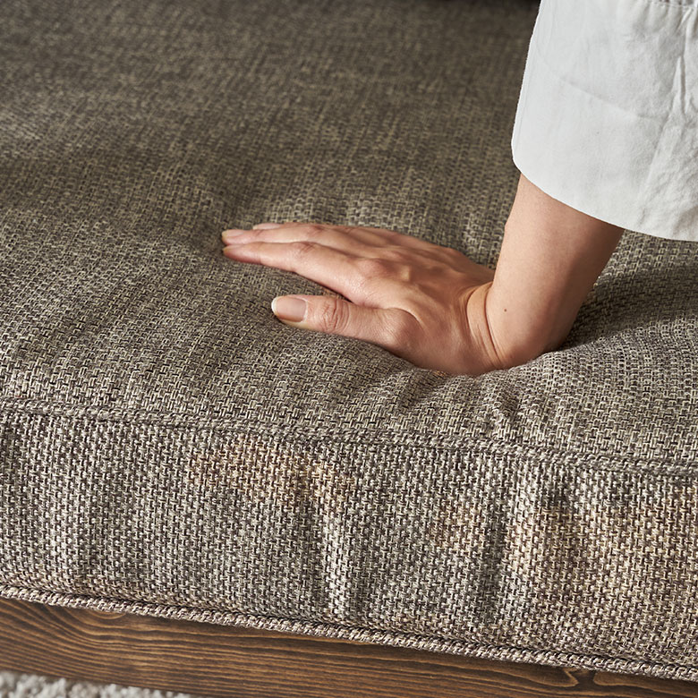 さらりとした肌触りのファブリックで、オールシーズン快適