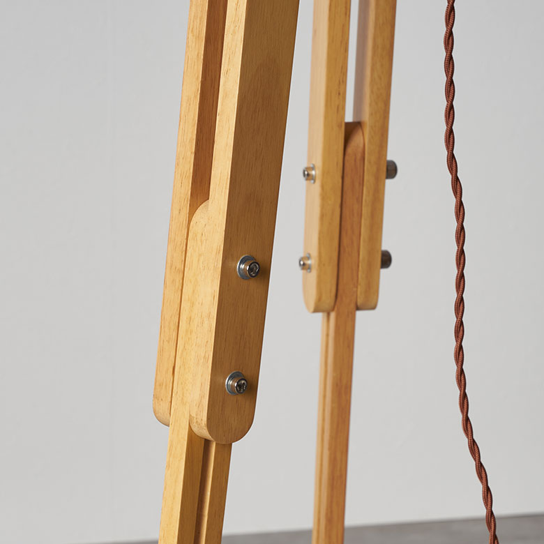 天然木の優しい質感の脚