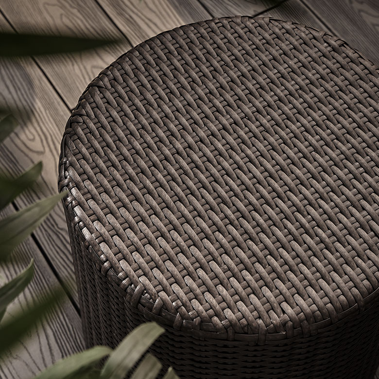 ラタン調のプラスチック素材で、水に濡れても安心