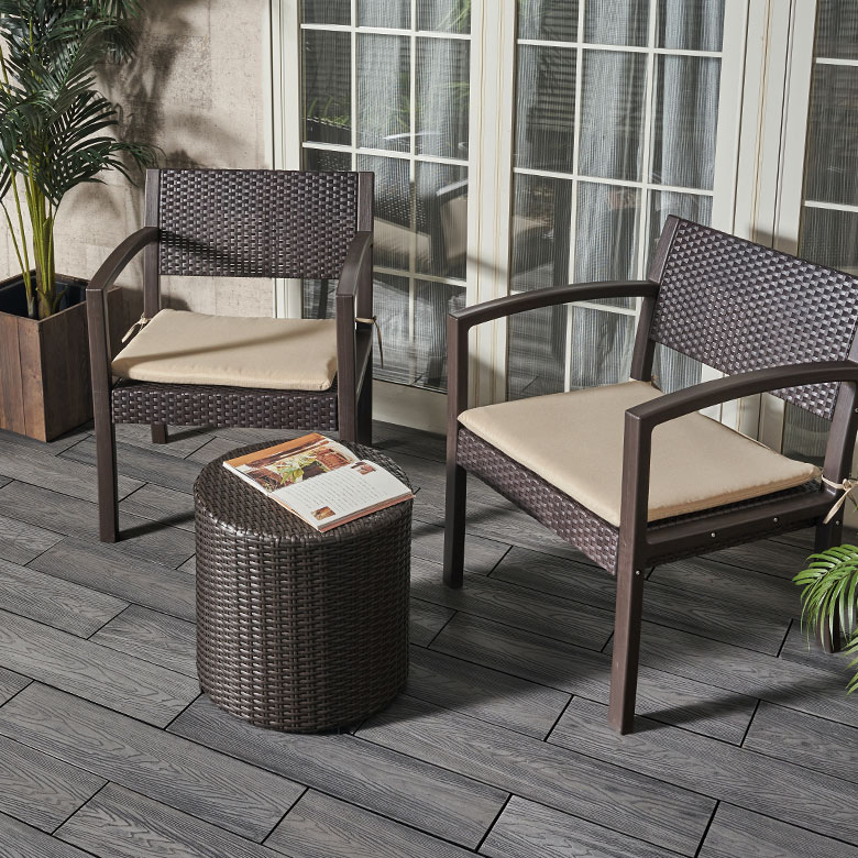 スツールとしてはもちろん、サイドテーブル代わりにも