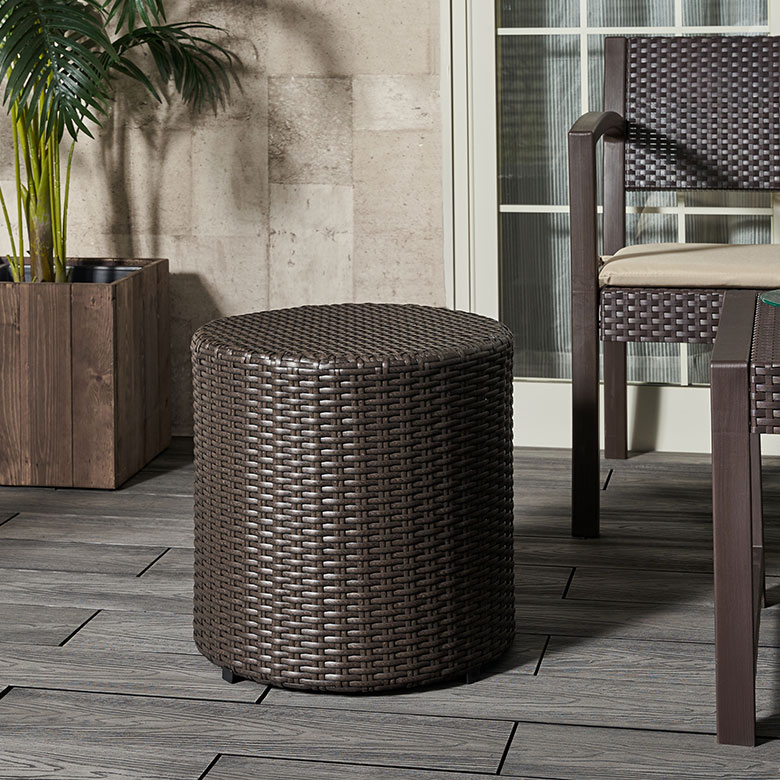 ラタン調のガーデンスツール