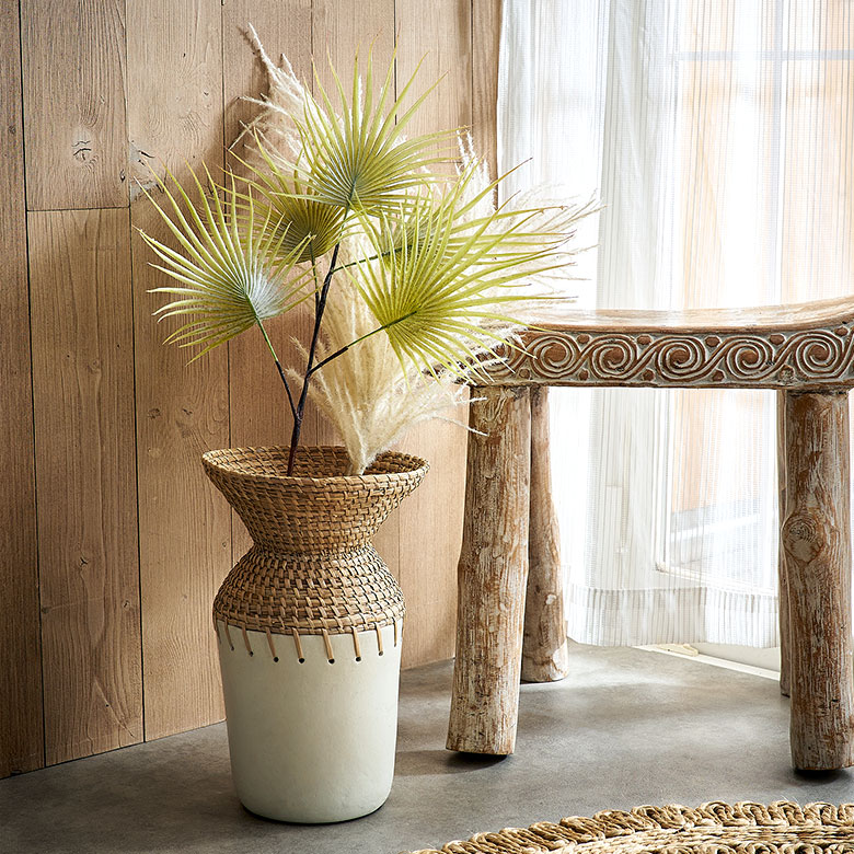 スパイダーファンパーム、お手入れいらずの気軽なフェイクグリーン