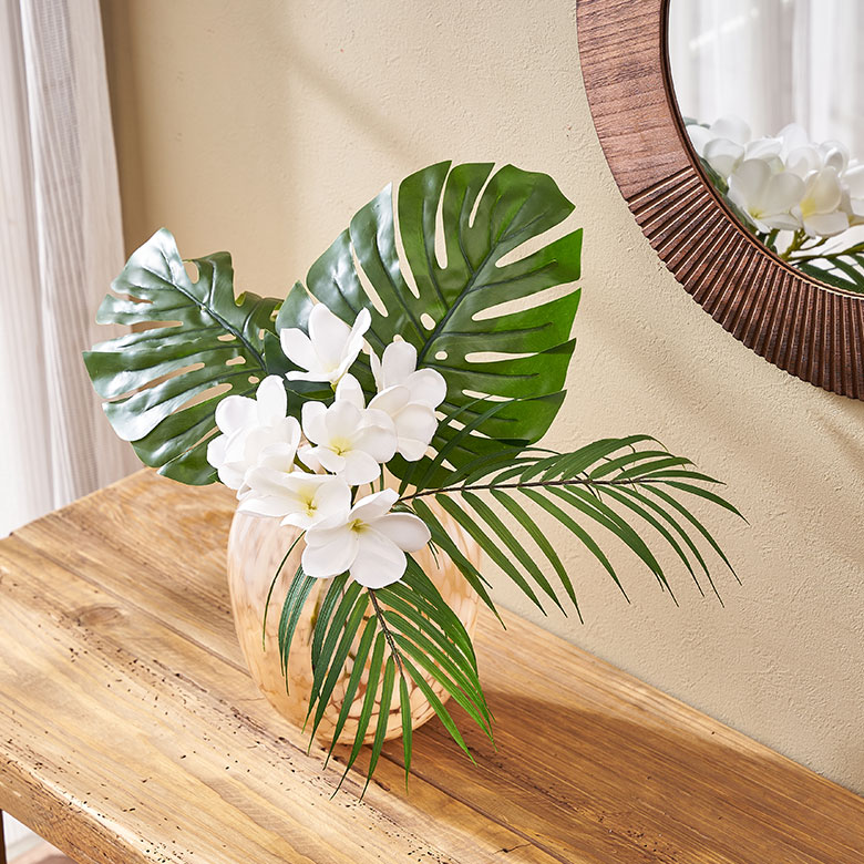 プルメリア、お手入れいらずの気軽なフェイクグリーン