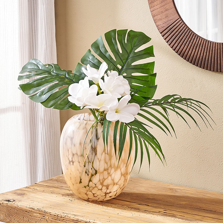 他の観葉植物やアーティフィシャルグリーンと一緒に飾るのもおすすめ