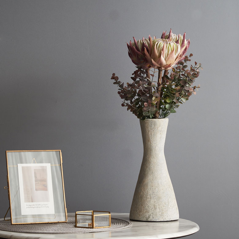 他の観葉植物やアーティフィシャルグリーンと一緒に飾るのもおすすめ