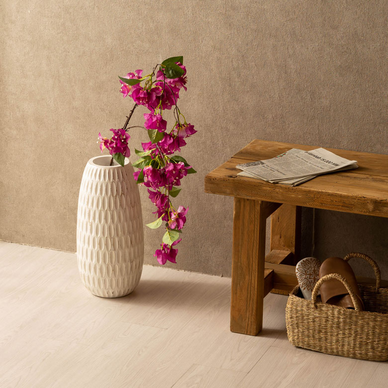 アーチ状に枝垂れる枝はリアルかつアートのような美しさ