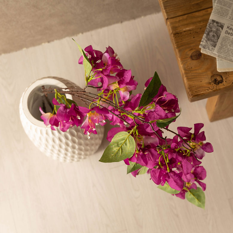 フラワーベースに挿して置くだけでお手軽にグリーンのある生活を楽しめます