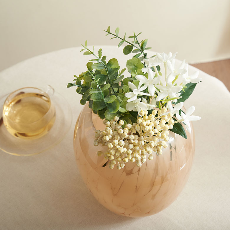 他の観葉植物やアーティフィシャルグリーンと一緒に飾っても