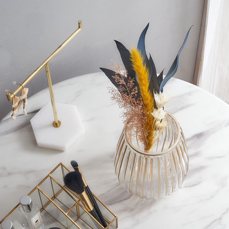 色とりどりの、可愛らしい人気のドライフラワーを使用