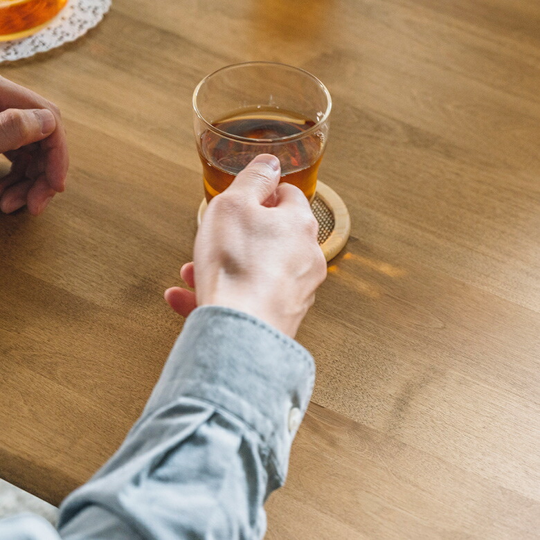 バーチの天然無垢材を使用し、オイルで仕上げています