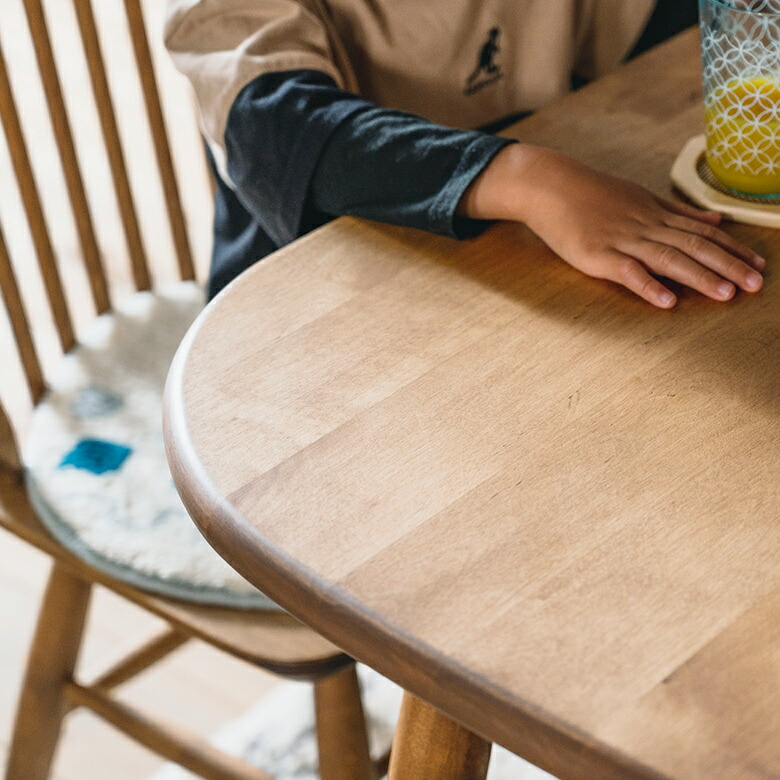 角のないまるいデザインと、温かみのある木の質感