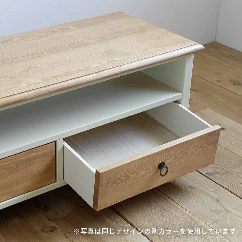 上部は出し入れしやすいオープン収納 下部はリング状の取っ手がアクセントになった引き出し収納