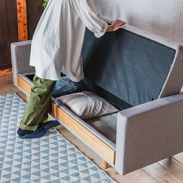 座面下には幅150cmの大容量収納スペース