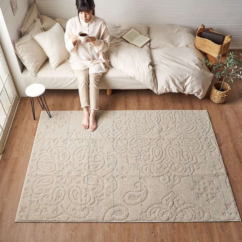 主張しすぎないさりげない織模様