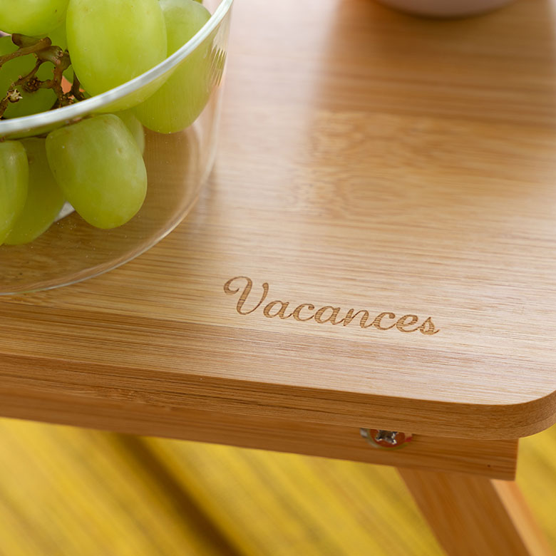 ナチュラルな木目のバンブー素材を使用