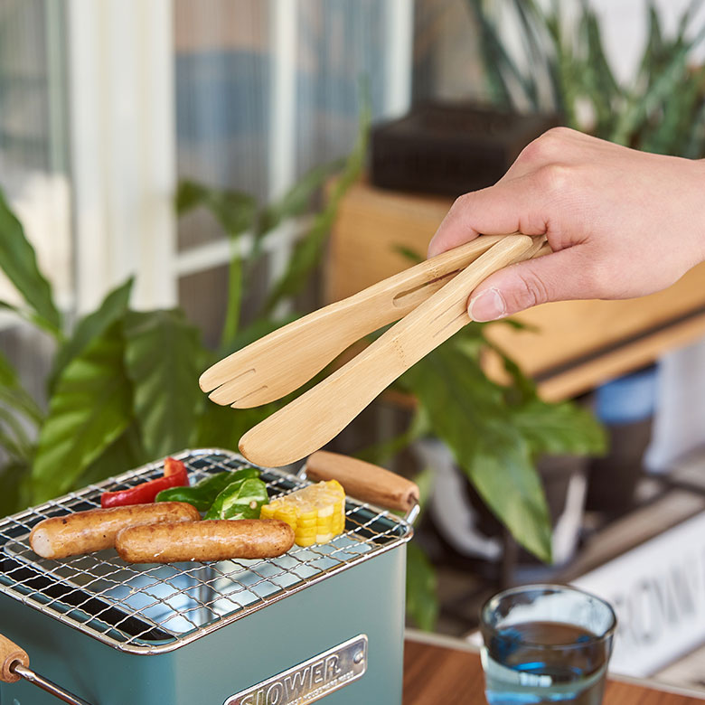 温かみのある風合いが可愛らしい、バンブー製のトング