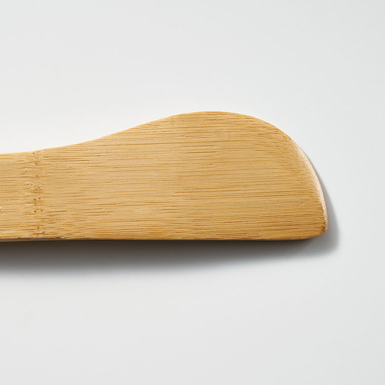 サラダ取り分けにも便利なバンブー製トング