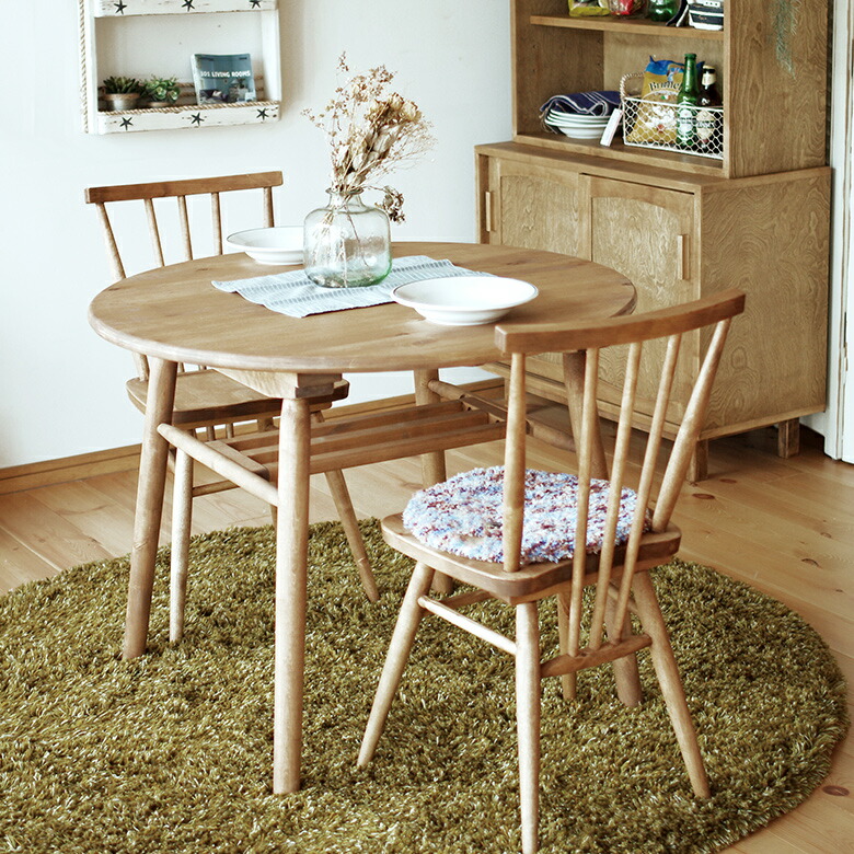 座面にクッションなどを置いてアレンジしても