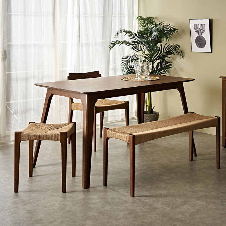 シリーズ使いで上質でスタイリッシュなダイニングに