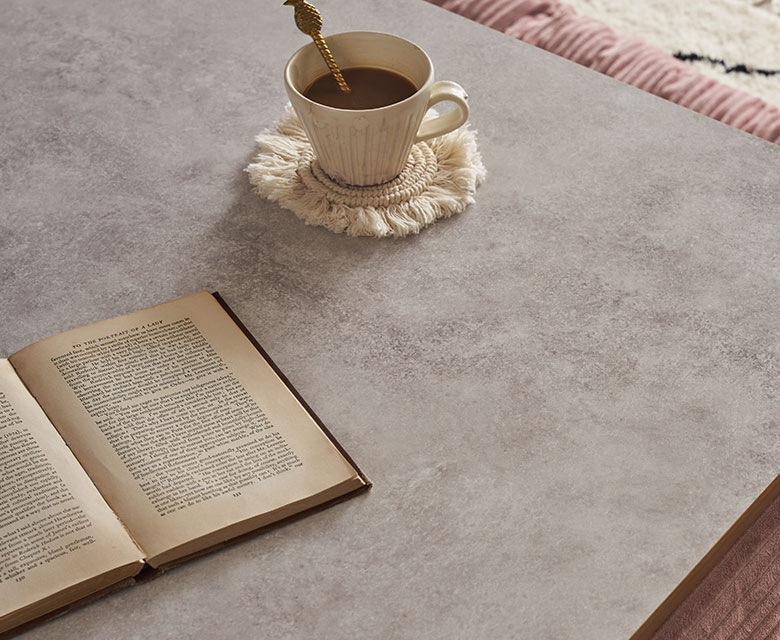 大理石調の天板が特徴的なスタイリッシュなこたつ