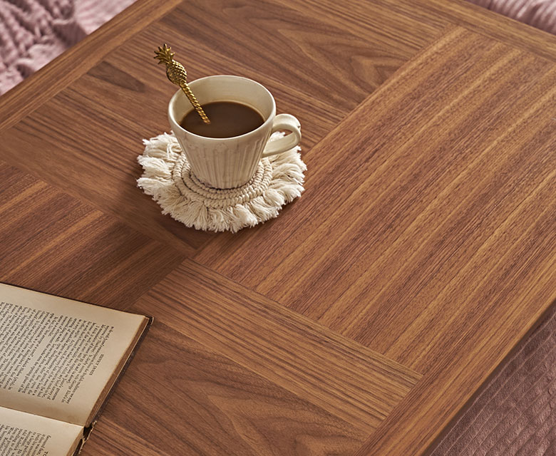 寄木細工調のデザインがアクセント