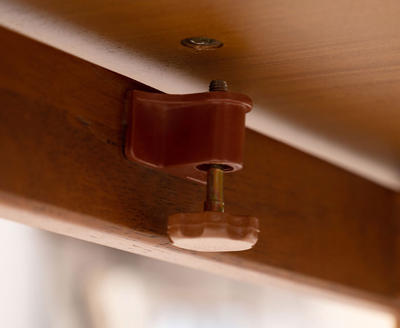 天板を止めるネジ付き