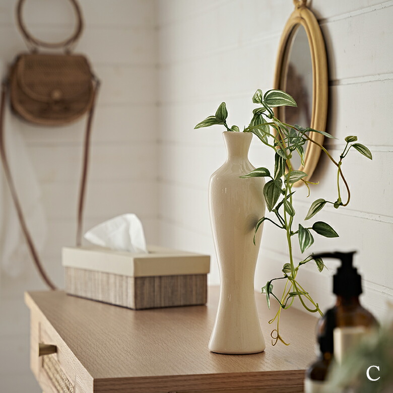 ぽってりとしたツボのようなフォルムが可愛い