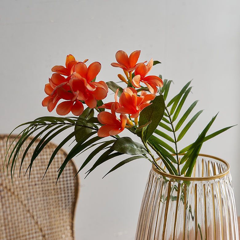 他のアートフラワーやフェイクグリーンを組み合わせてもおしゃれ