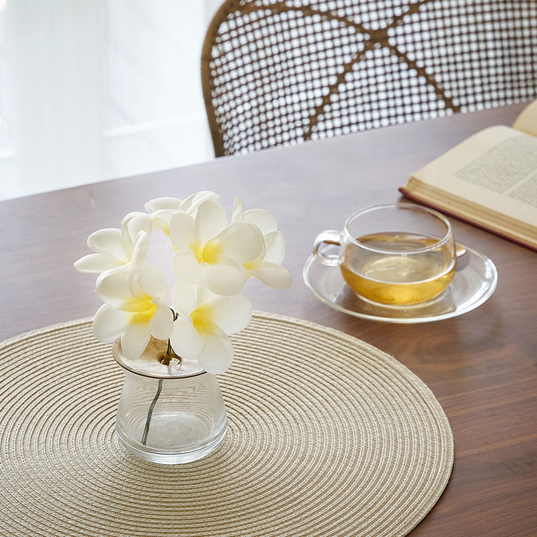 インテリアのアクセントになる、本物そっくりなフェイクフラワー