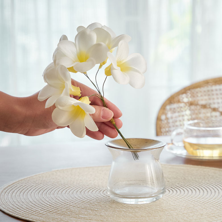 1本飾れば、いつものお部屋もアジアンリゾートな空間へと変わります